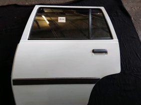 Opel Kadett E Kombi Tür hinten links in original Weiß. 