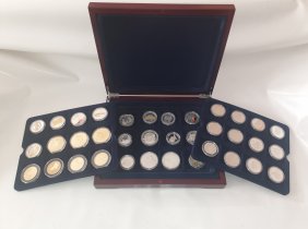 36 Gedenkmünzen Silber oder vergoldet im Holzkasten
